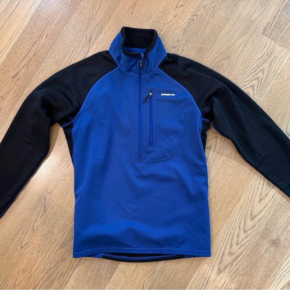 Patagonia Men's Blue and Black Fleece half zip jacket / sweatshirt